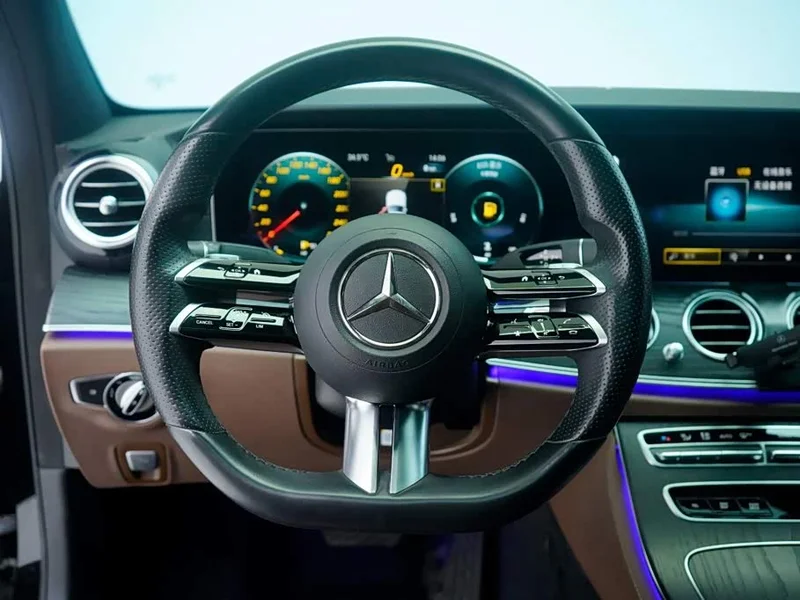 Mercedes-Benz E-Class — фото 16