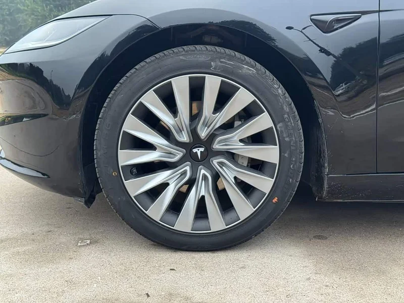 Tesla Model 3 — фото 17