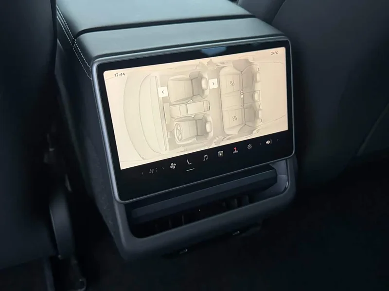 Tesla Model 3 — фото 24