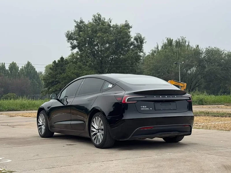 Tesla Model 3 — фото 4