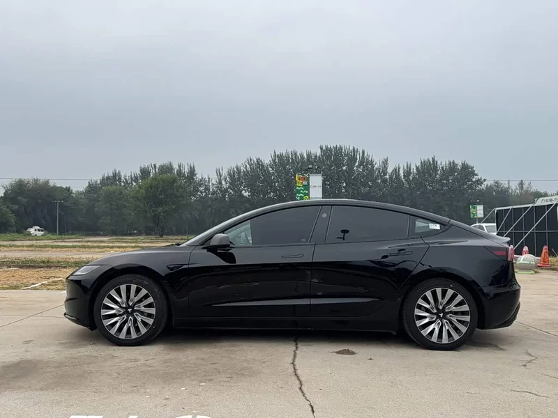 Tesla Model 3 — фото 7