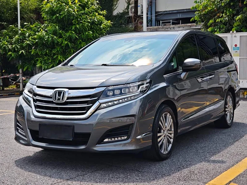 Honda Elysion — фото 1