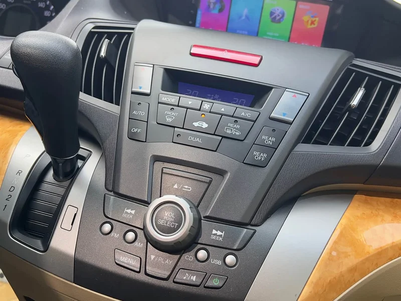 Honda Odyssey — фото 10