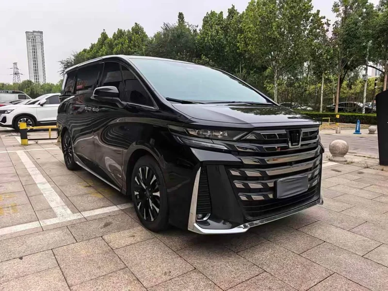 Toyota Vellfire — фото 1