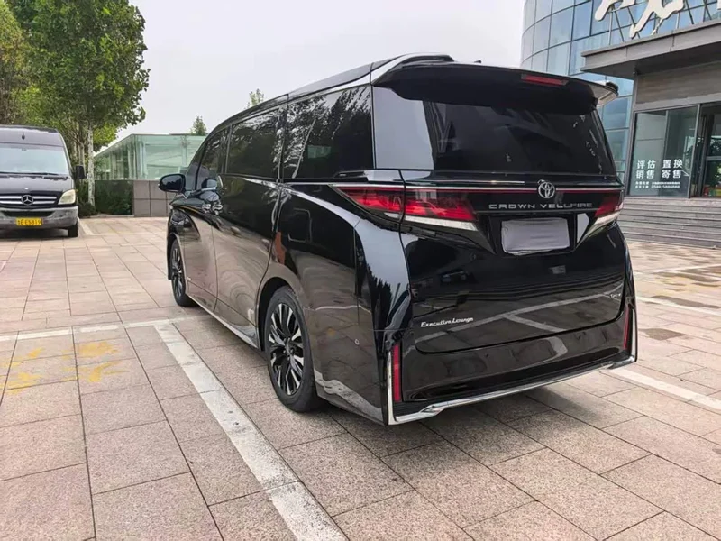 Toyota Vellfire — фото 4