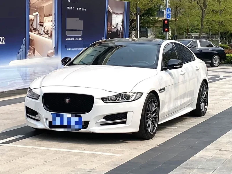 Jaguar XE — фото 2