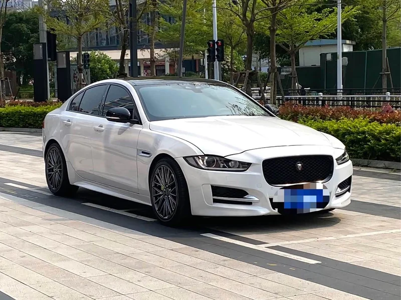 Jaguar XE — фото 3