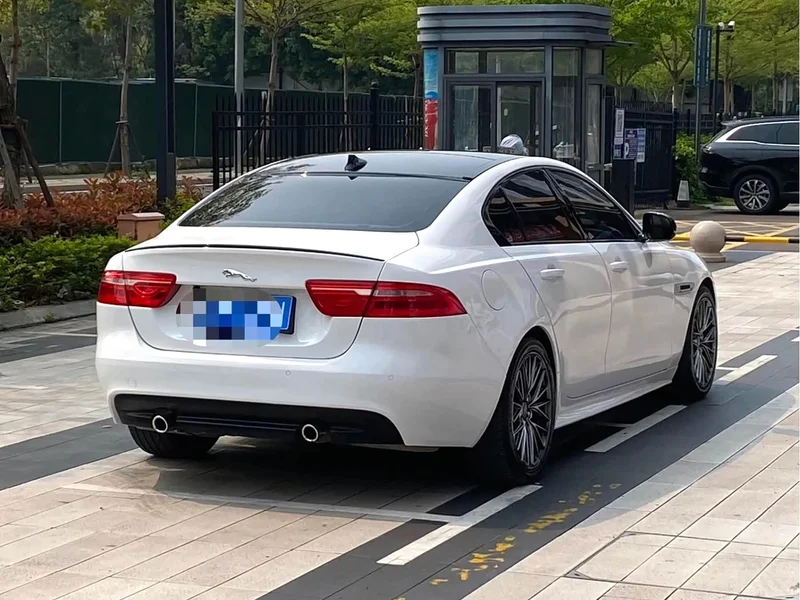 Jaguar XE — фото 8