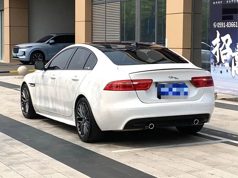 Jaguar XE — фото 9