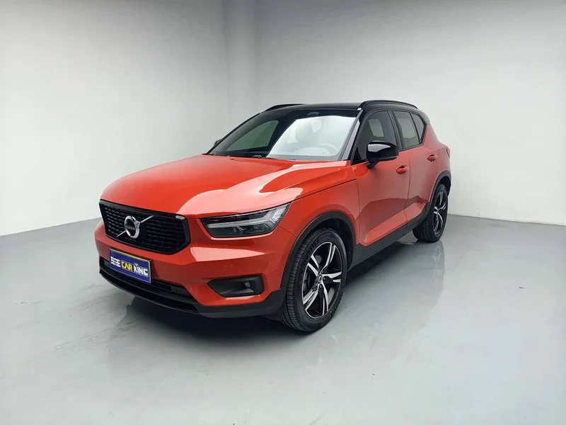 Volvo XC40 — фото 1