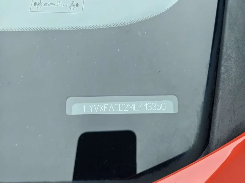 Volvo XC40 — фото 11