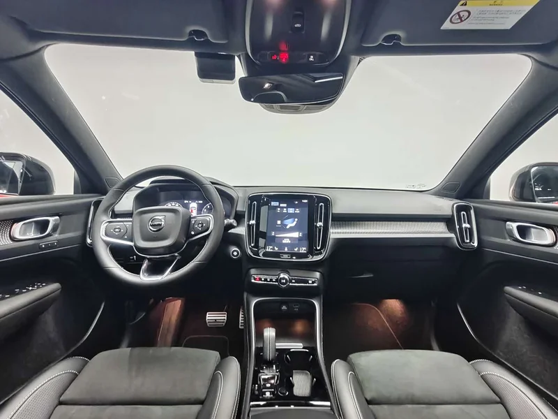 Volvo XC40 — фото 4