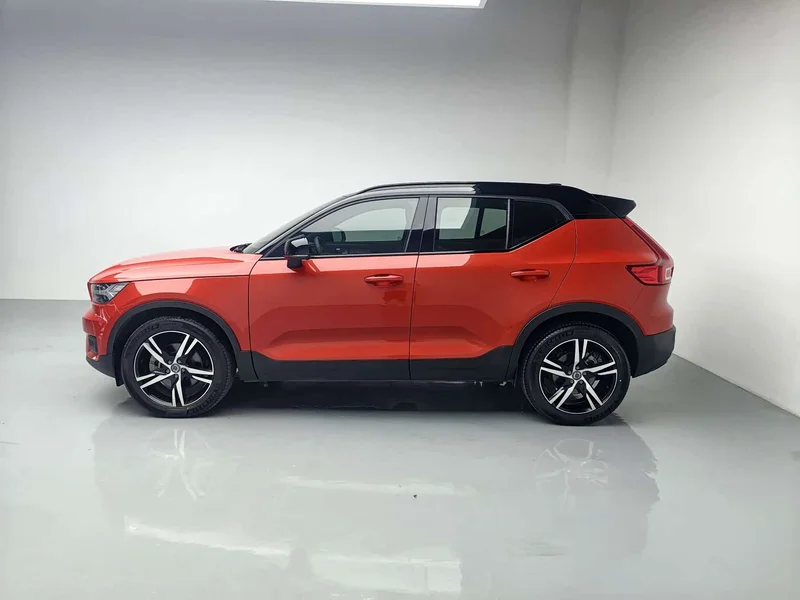 Volvo XC40 — фото 9