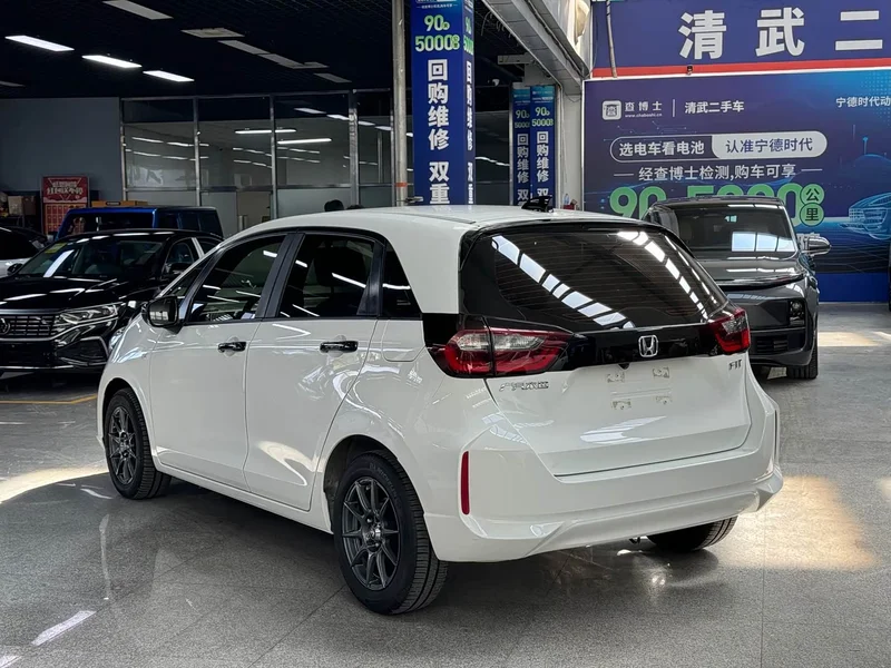 Honda Fit — фото 12