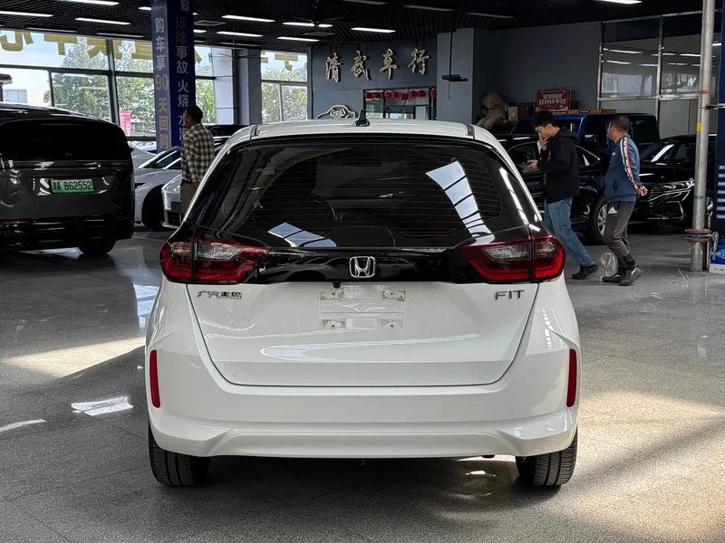 Honda Fit — фото 13