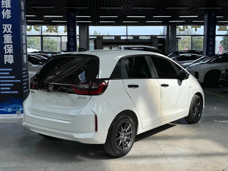 Honda Fit — фото 14