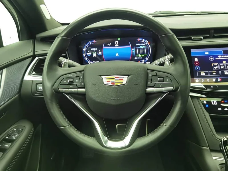 Cadillac XT6 — фото 11