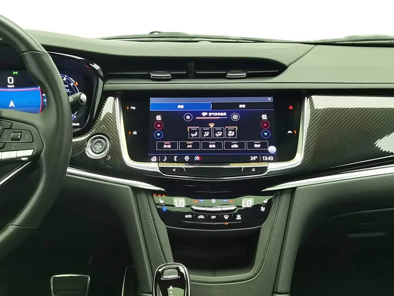 Cadillac XT6 — фото 12