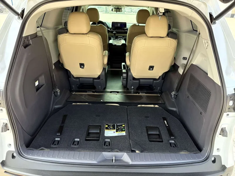 Toyota Sienna — фото 14