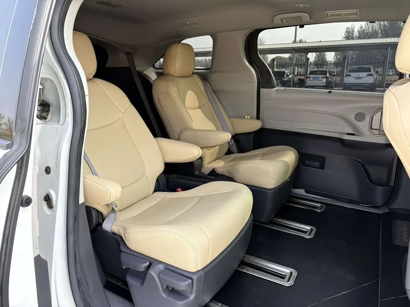 Toyota Sienna — фото 15