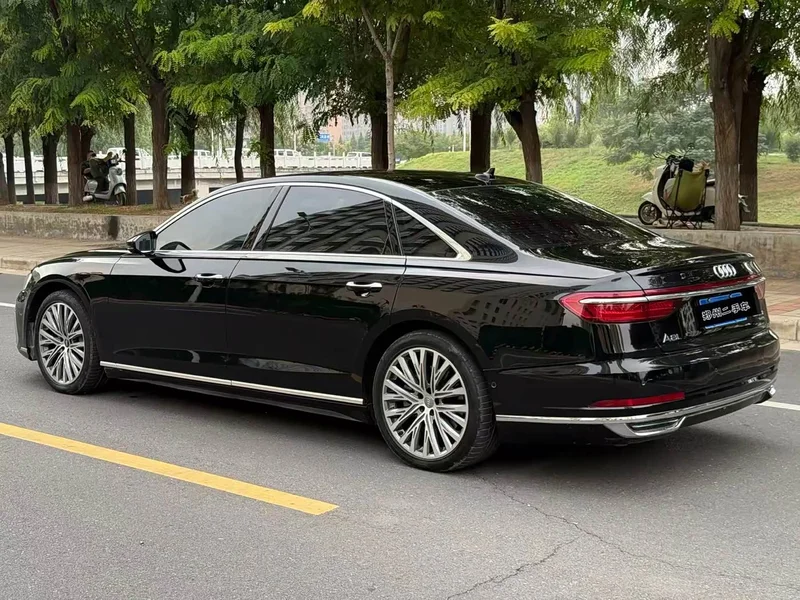Audi A8 — фото 9