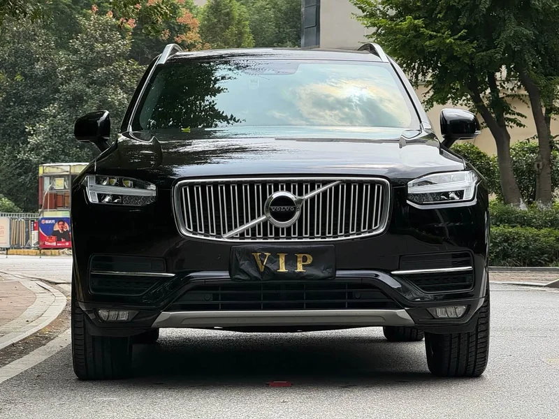 Volvo XC90 — фото 1