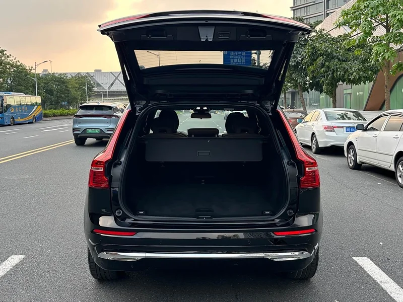 Volvo XC60 — фото 18