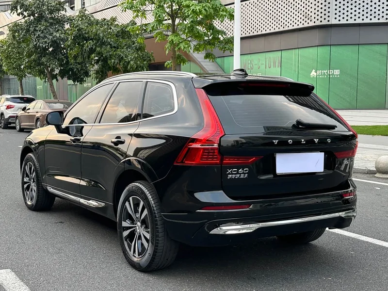 Volvo XC60 — фото 19