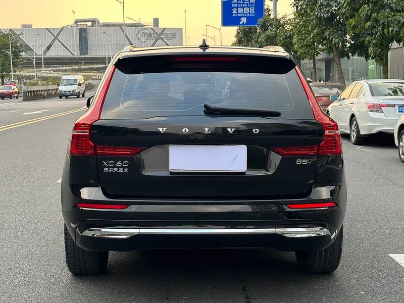 Volvo XC60 — фото 20