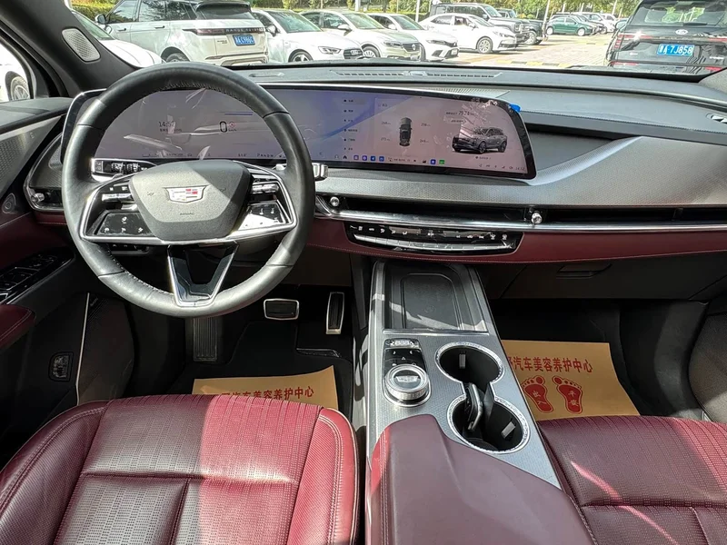Cadillac XT5 — фото 11