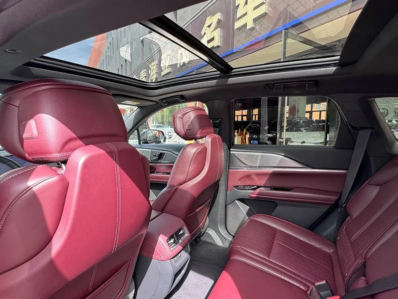 Cadillac XT5 — фото 12