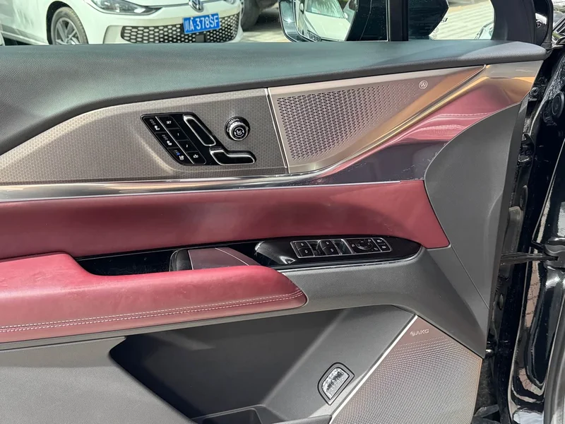 Cadillac XT5 — фото 6