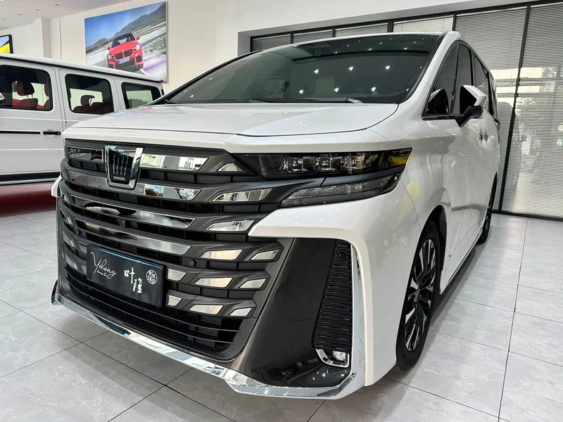 Toyota Vellfire — фото 1