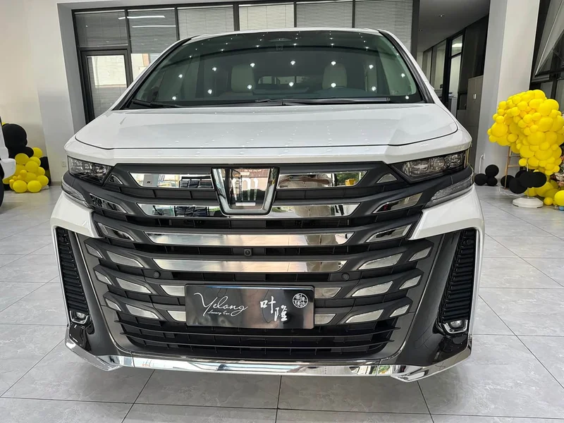 Toyota Vellfire — фото 2