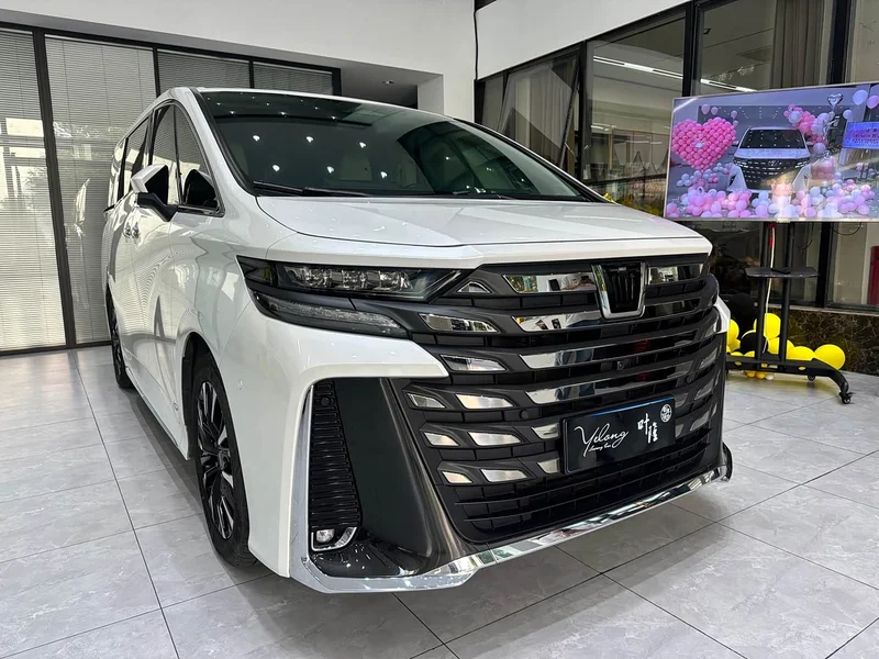 Toyota Vellfire — фото 3
