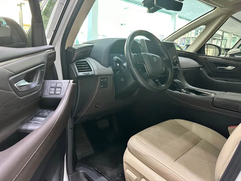 Toyota Vellfire — фото 5