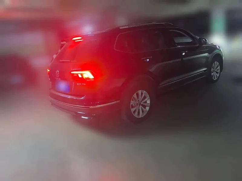 Volkswagen Tiguan L — фото 4