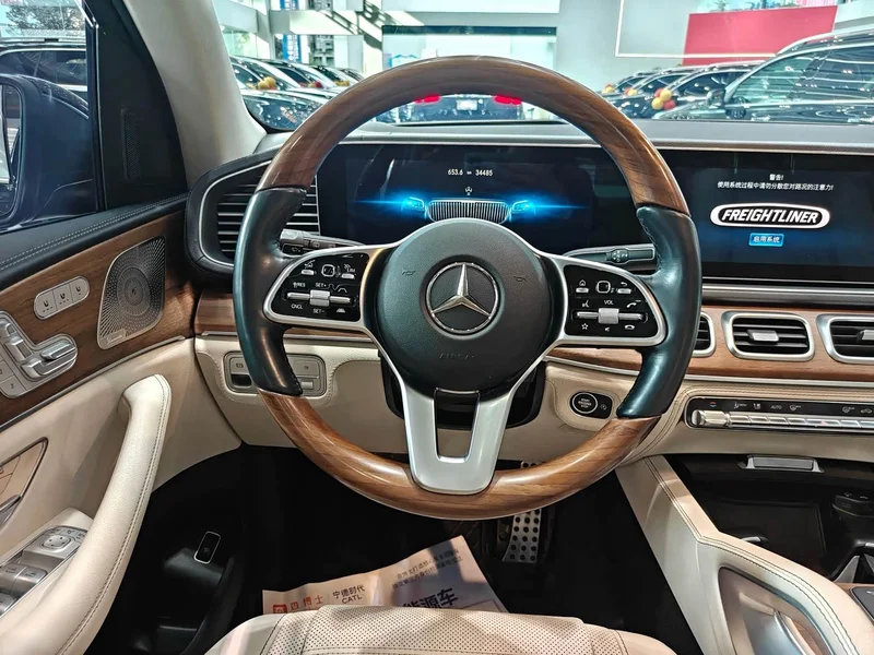 Mercedes-Benz GLS — фото 16