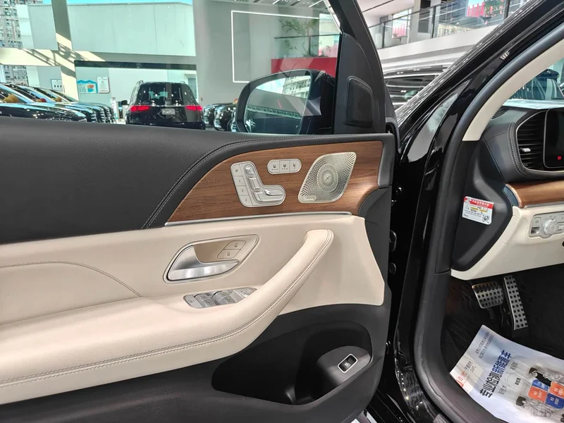 Mercedes-Benz GLS — фото 10