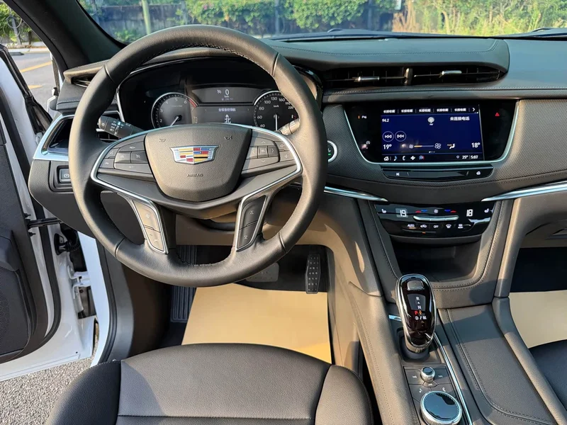 Cadillac XT5 — фото 12