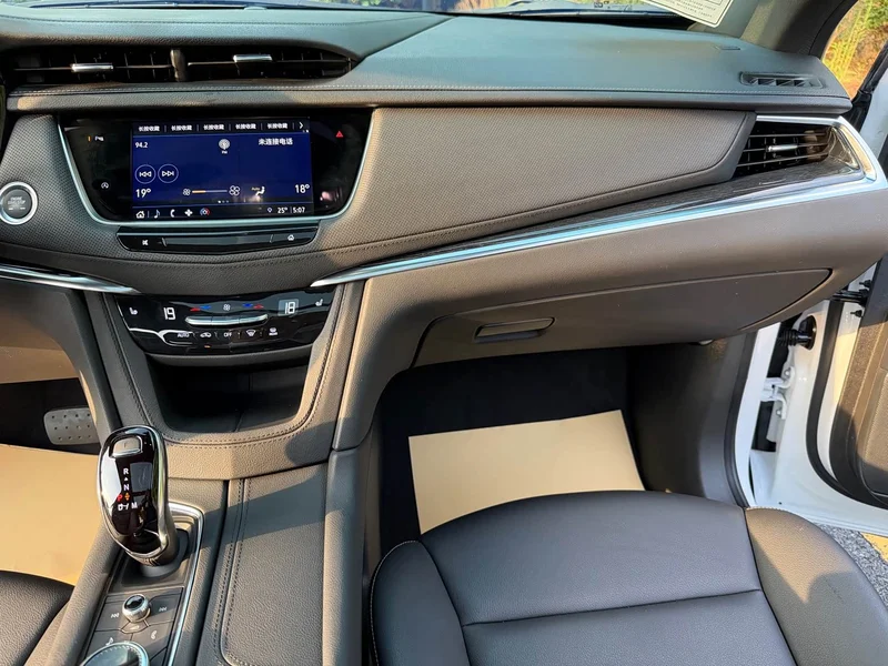 Cadillac XT5 — фото 13