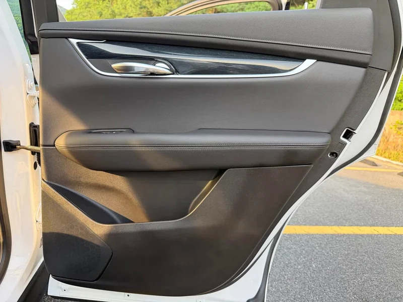 Cadillac XT5 — фото 17