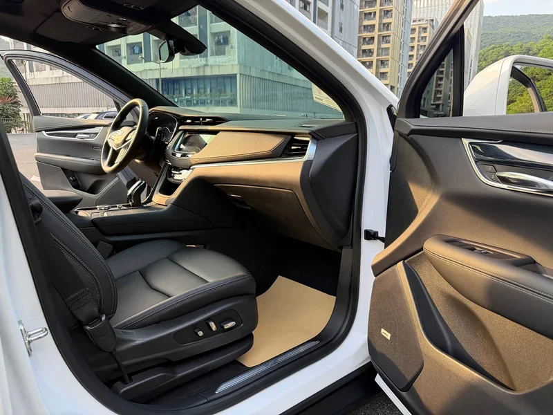 Cadillac XT5 — фото 7