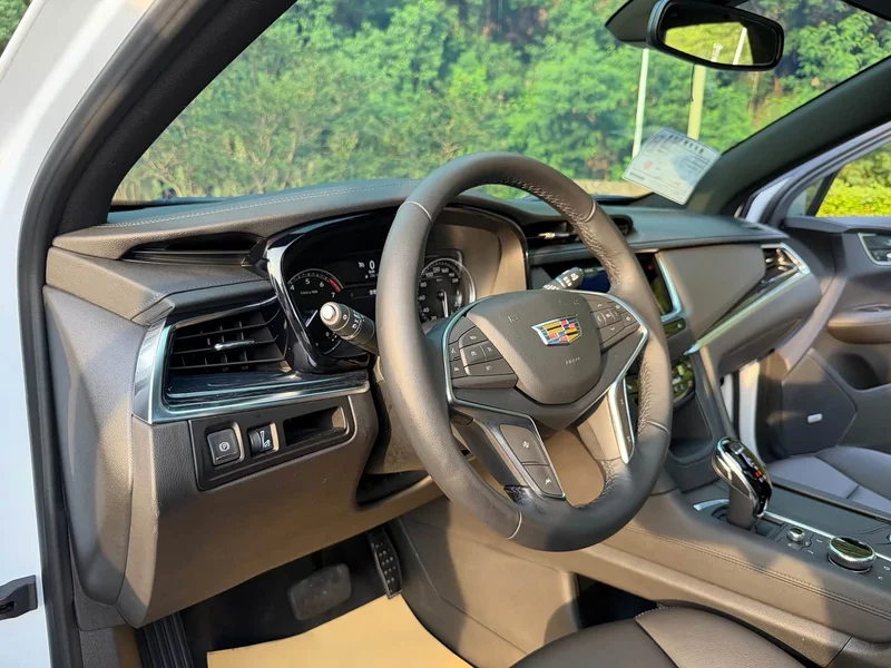 Cadillac XT5 — фото 9