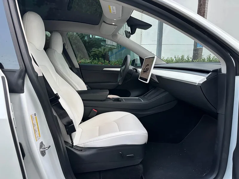 Tesla Model Y — фото 13