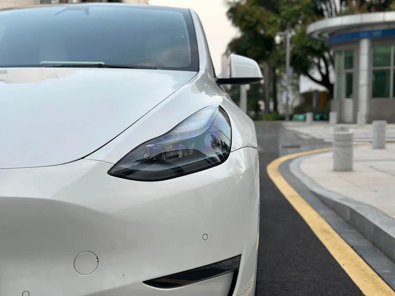 Tesla Model Y — фото 15