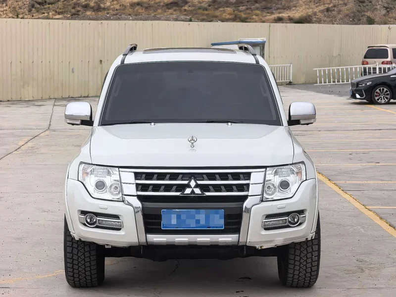 Mitsubishi Pajero (Imported) — фото 2