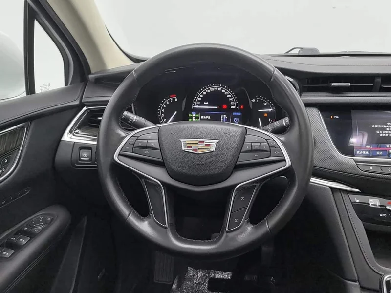 Cadillac XT5 — фото 11