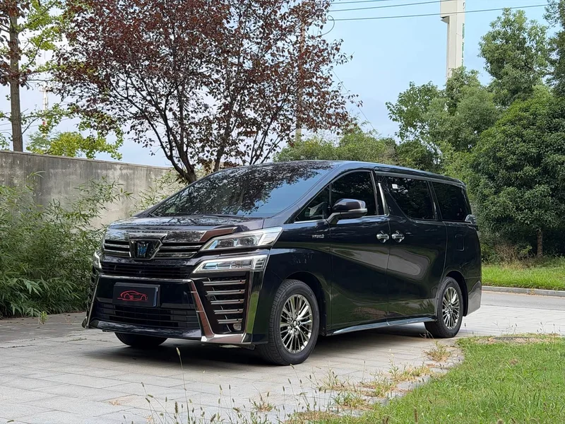 Toyota Vellfire — фото 1