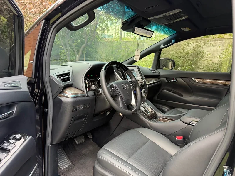 Toyota Vellfire — фото 3